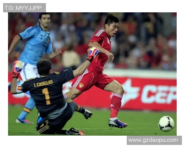 曾诚中国队迎战西班牙队全力以赴展现足球魅力与拼搏精神