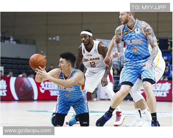 广东男篮与新疆飞虎激战正酣谁能在这场对决中笑到最后 广东男篮与新疆飞虎激战正酣谁能在这场对决中笑到最后