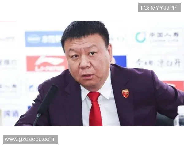 深度对话：探寻黄伟的篮球人生与成长之路