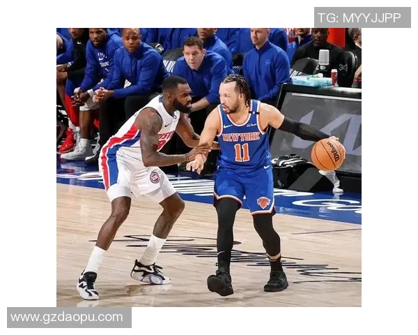 纽约尼克斯与活塞激战正酣球迷期待精彩对决与绝妙表现 纽约尼克斯与活塞激战正酣球迷期待精彩对决与绝妙表现